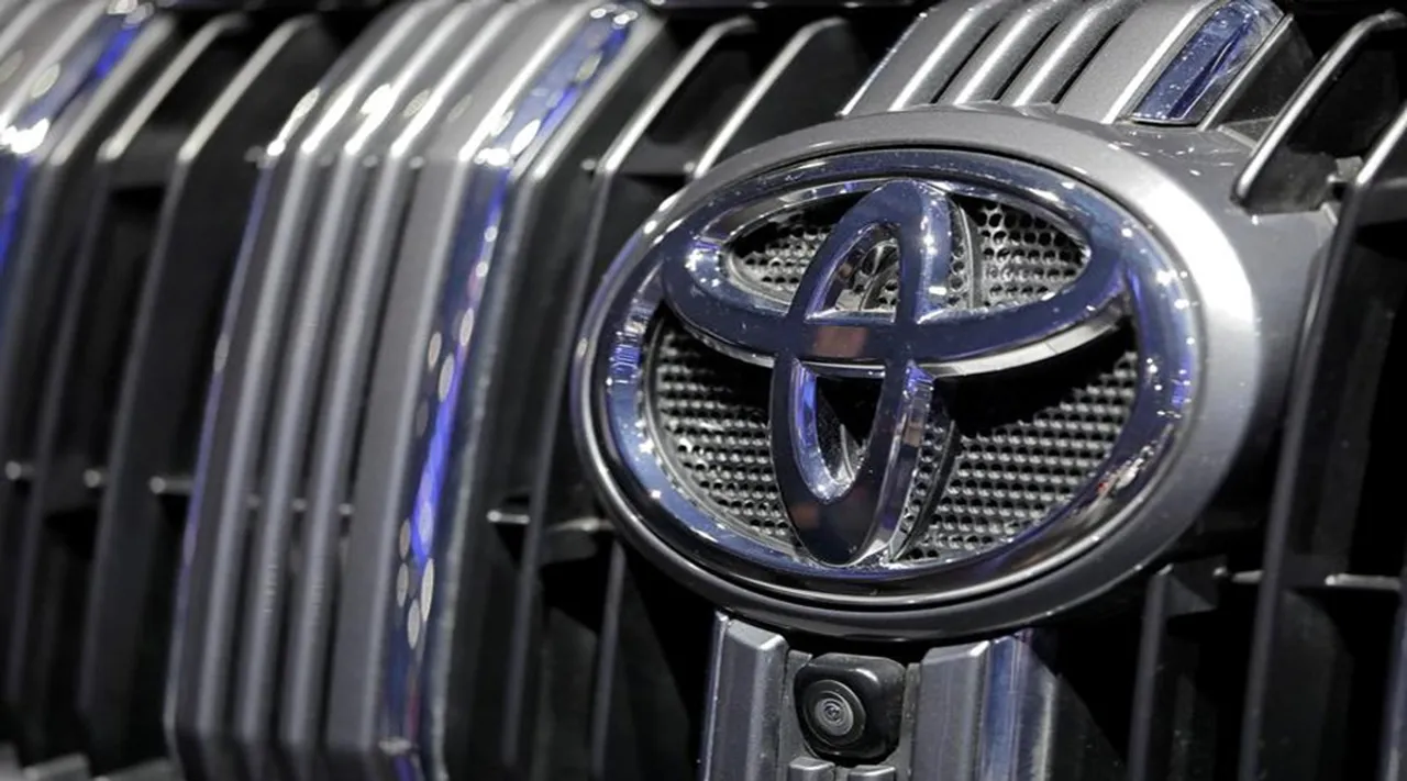 Toyota premium hatchback and compact SUV cross-badged versions of Maruti cross 1 lakh units wholesale mark