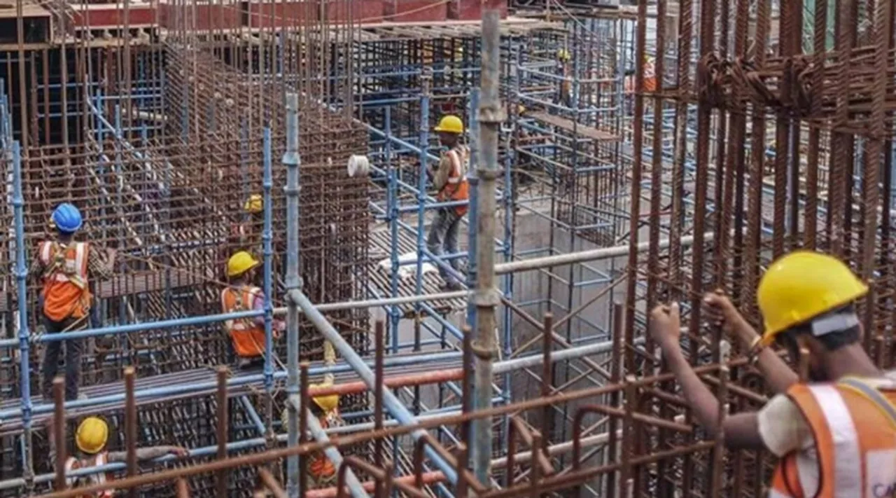 423 infrastructure projects show cost overruns of Rs 4.95 lakh crore