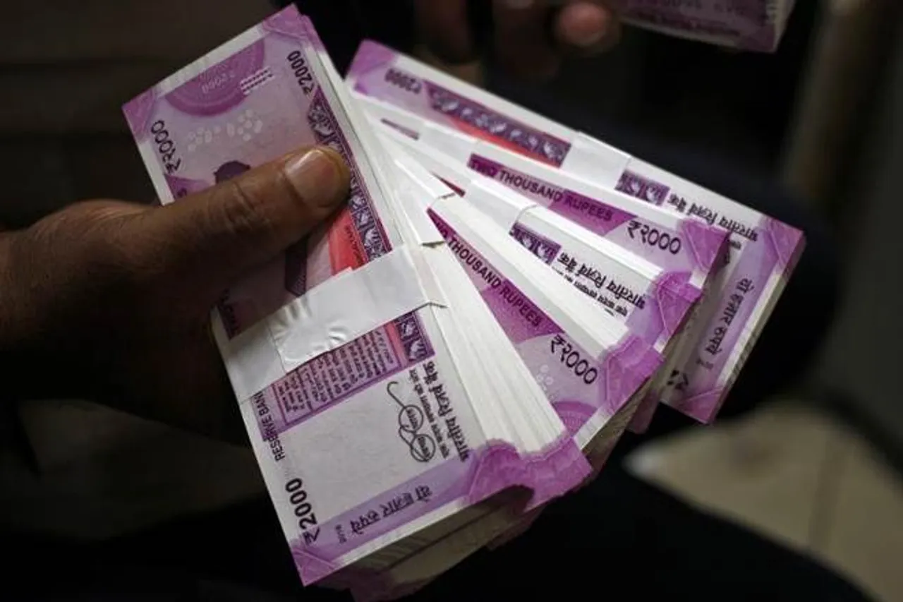 चलन में कम हो रही है 2000 रुपये की करंसी, 2019-20 नहीं हुई नए नोट की छपाई: RBI रिपोर्ट