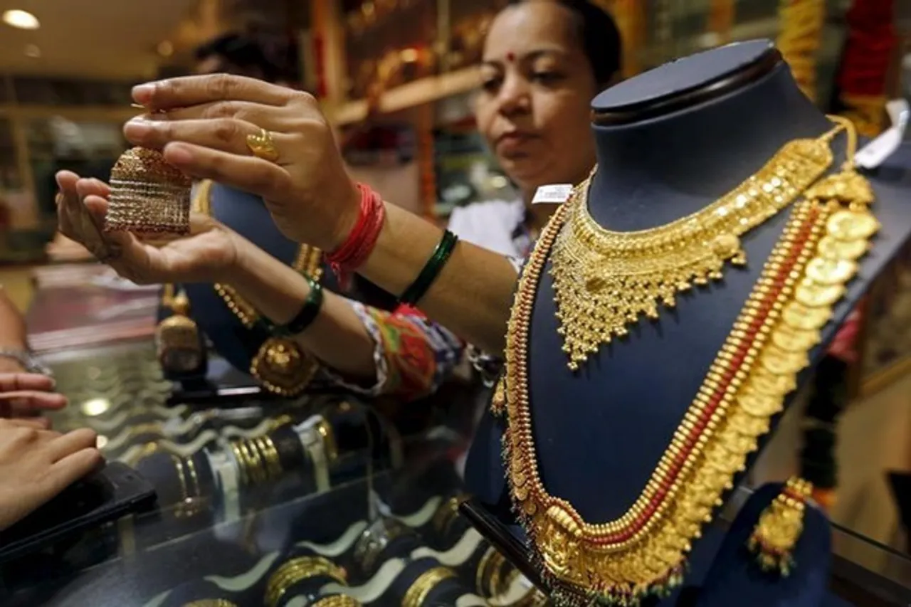 Silver, Gold Rate Today: सोना बना 44 हजारी, 1 दिन में 953 रु हुआ महंगा, अब 10 ग्राम का ये है भाव