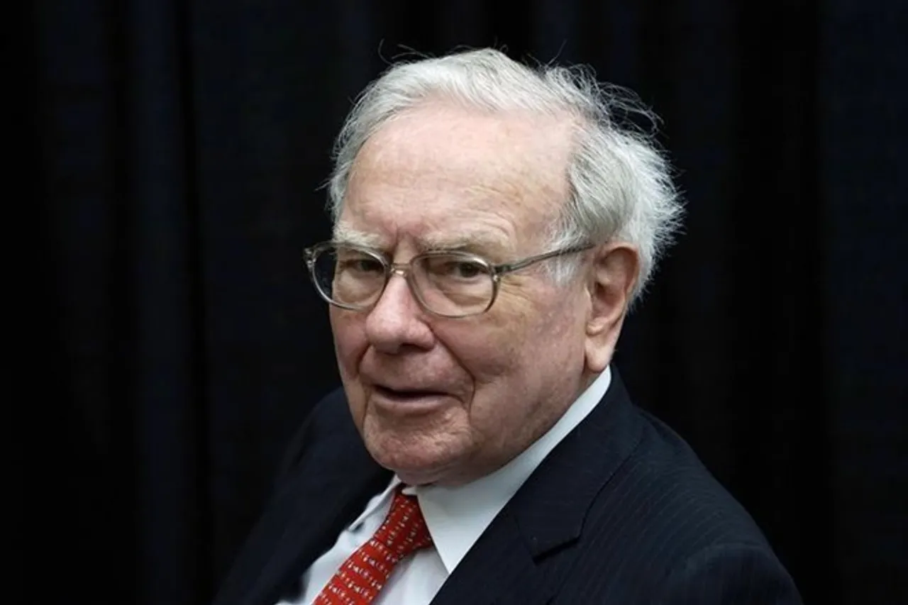Warren Buffett turns 90, warren buffett birthday, warren buffett started by selling chewing gum, now have 82.6 billion dollar net worth