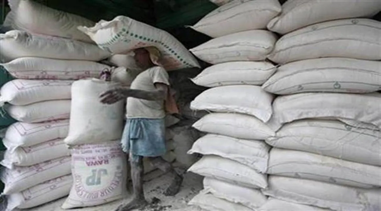 सीमेंट की कीमतों में तेजी के बाद भी बढ़ रही डिमांड, UltraTech Cement, Shree Cement जैसे शेयरों पर बनाएं मुनाफे की स्ट्रैटेजी