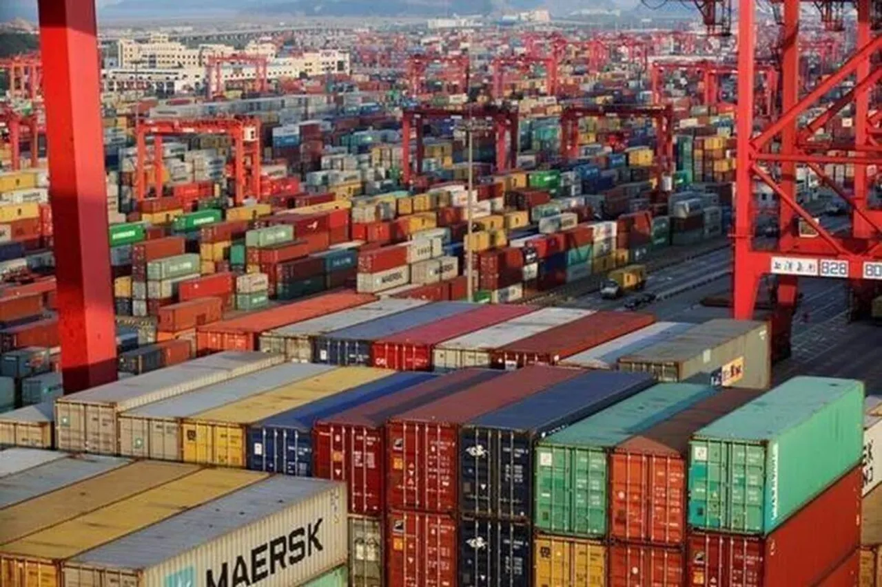 indian exports increase in january and trade deficit decreased
