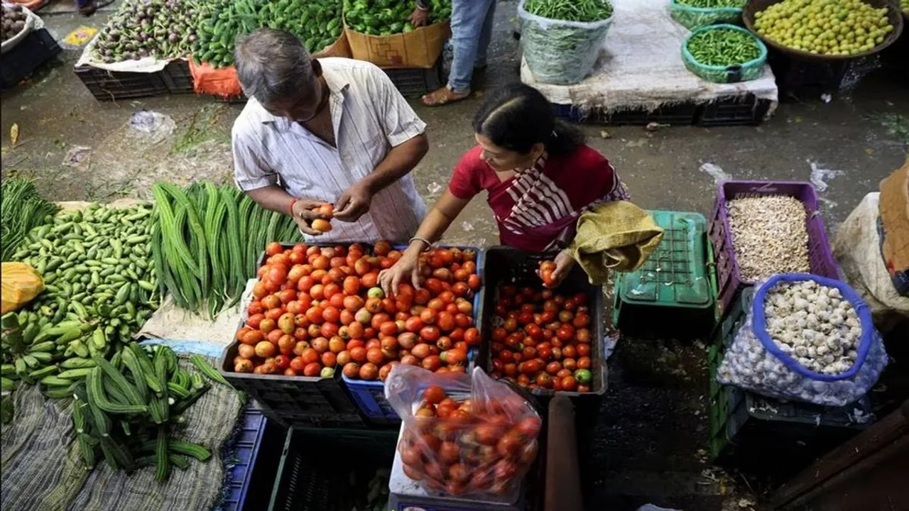 CPI Inflation Data, Inflation at 15-month high, 7.44% हुई खुदरा महंगाई दर, India retail inflation, jump in food prices, CPI Inflation rises to 7.44 pc in July, Retail Inflation breaches RBI’s upper tolerance limit, खुदरा महंगाई दर, खुदरा महंगाई दर 15 महीने के सबसे ऊंचे स्तर पर, रिटेल इंफ्लेशन, रिजर्व बैंक, आरबीआई