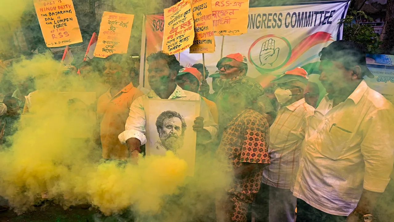 Karnataka polls: Cong celebrates in Kolkata
