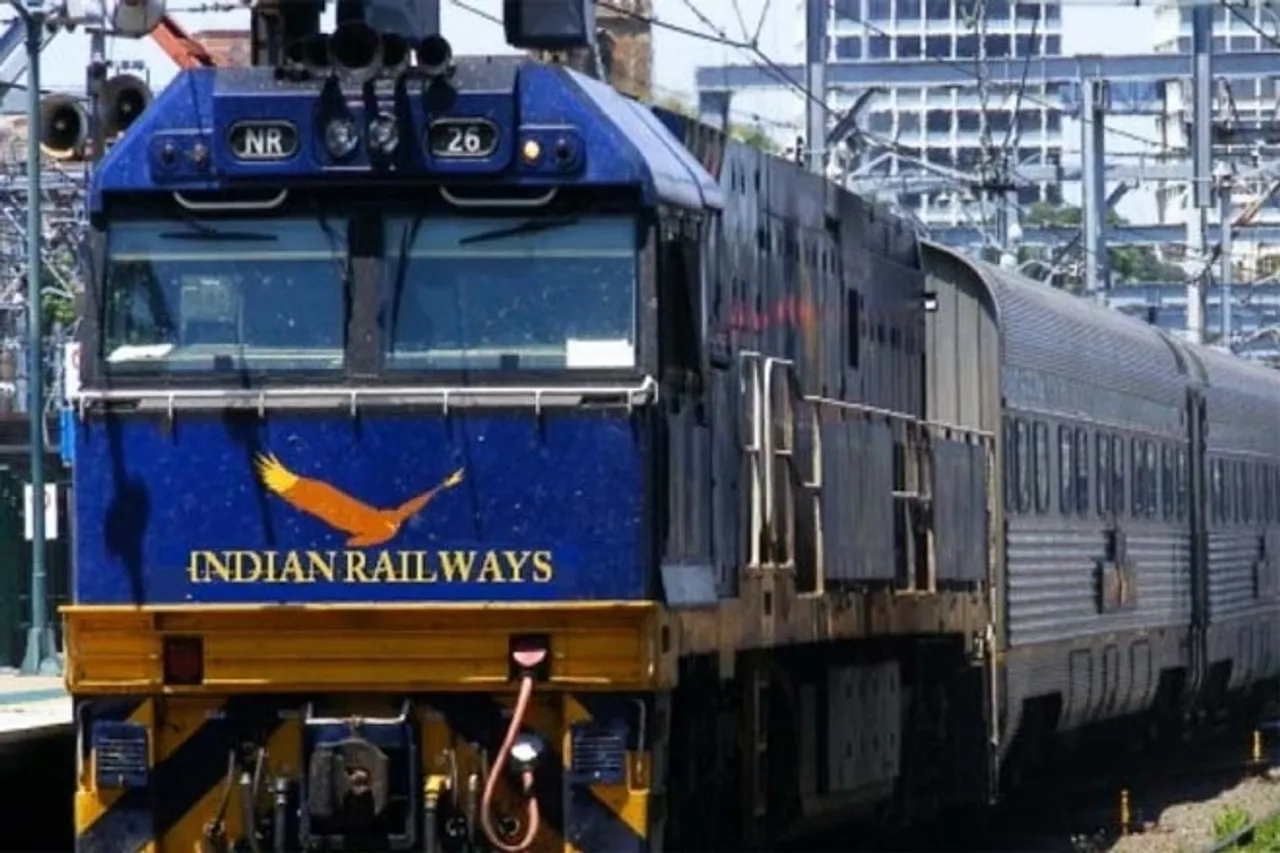 रेलयात्री ध्यान दें! नए साल पर सफर हुआ महंगा, आधी रात से लागू होंगी टिकट की बढ़ी हुई दरें