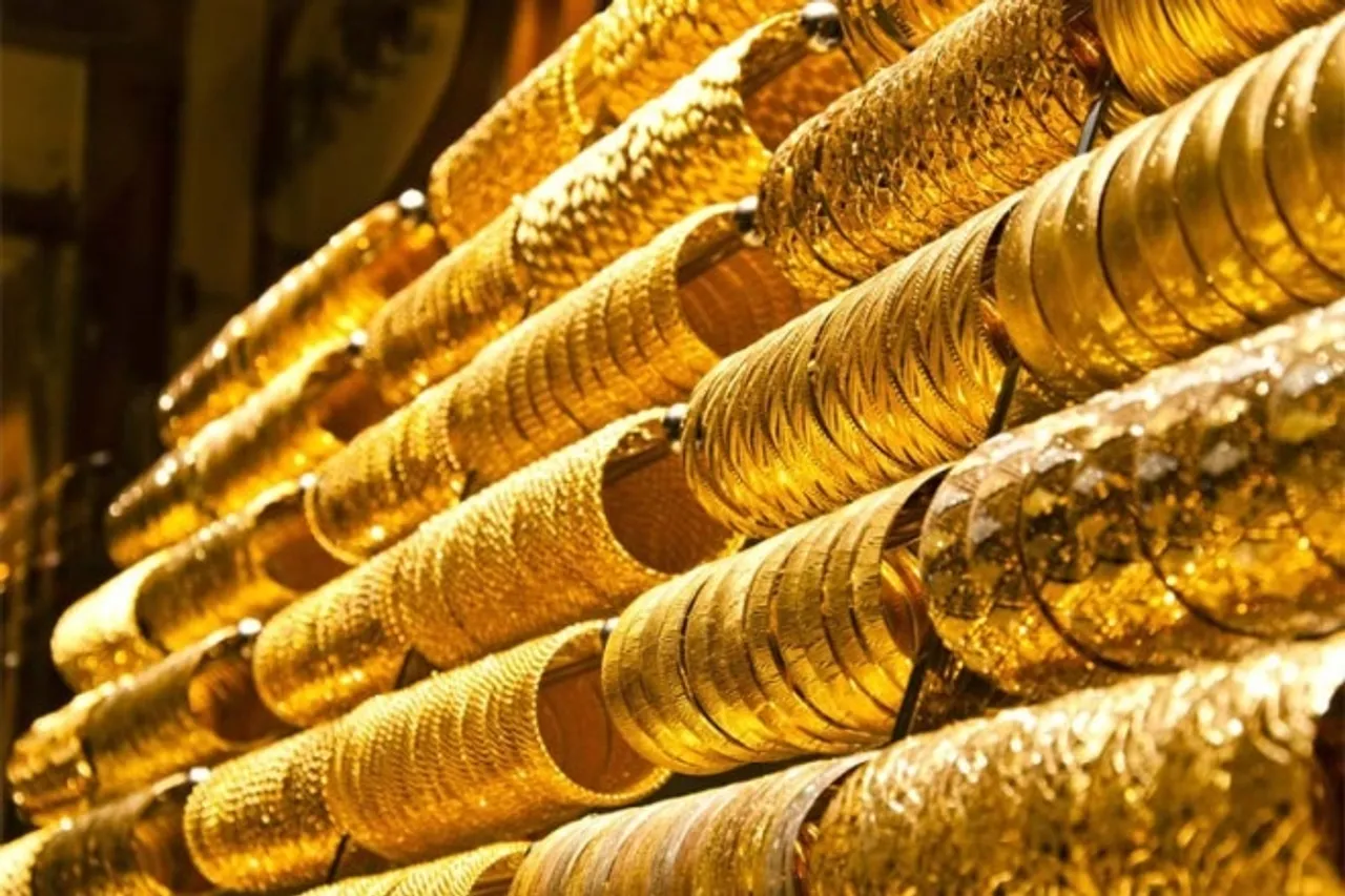 Silver, Gold Rate Today: सोने के भाव में मामूली बढ़त, चांदी हुई सस्ती