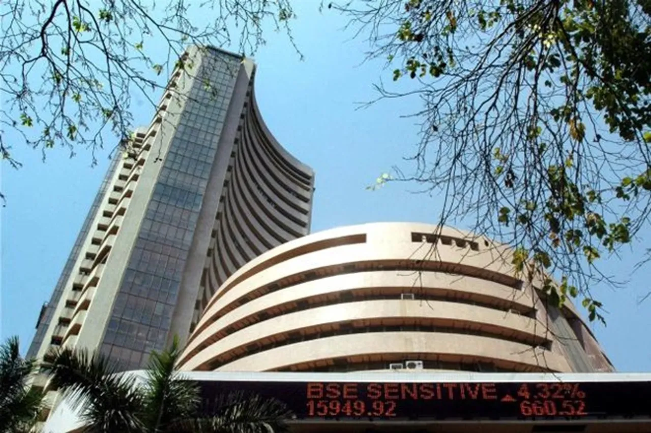 Stock Market Live: सेंसेक्स 1068 अंक गिरकर 30,029 पर बंद, निफ्टी 313 अंक लुढ़का; इंडसइंड बैंक 10% टूटा