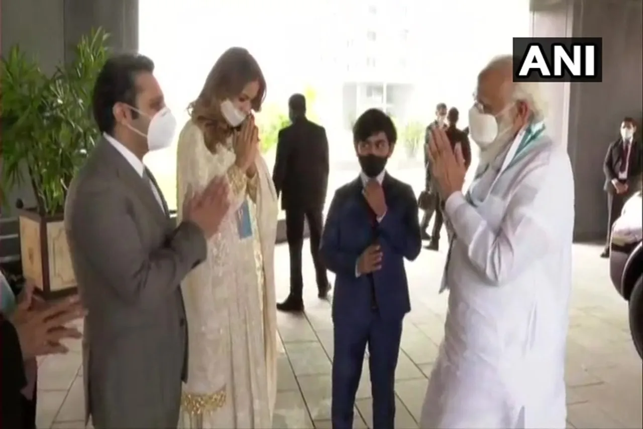 Covid-19 Updates pm modi reviewed corona vaccine development today in Zydus Biotech Park Ahmedabad Bharat Biotech Hyderabad Serum Institute PunE