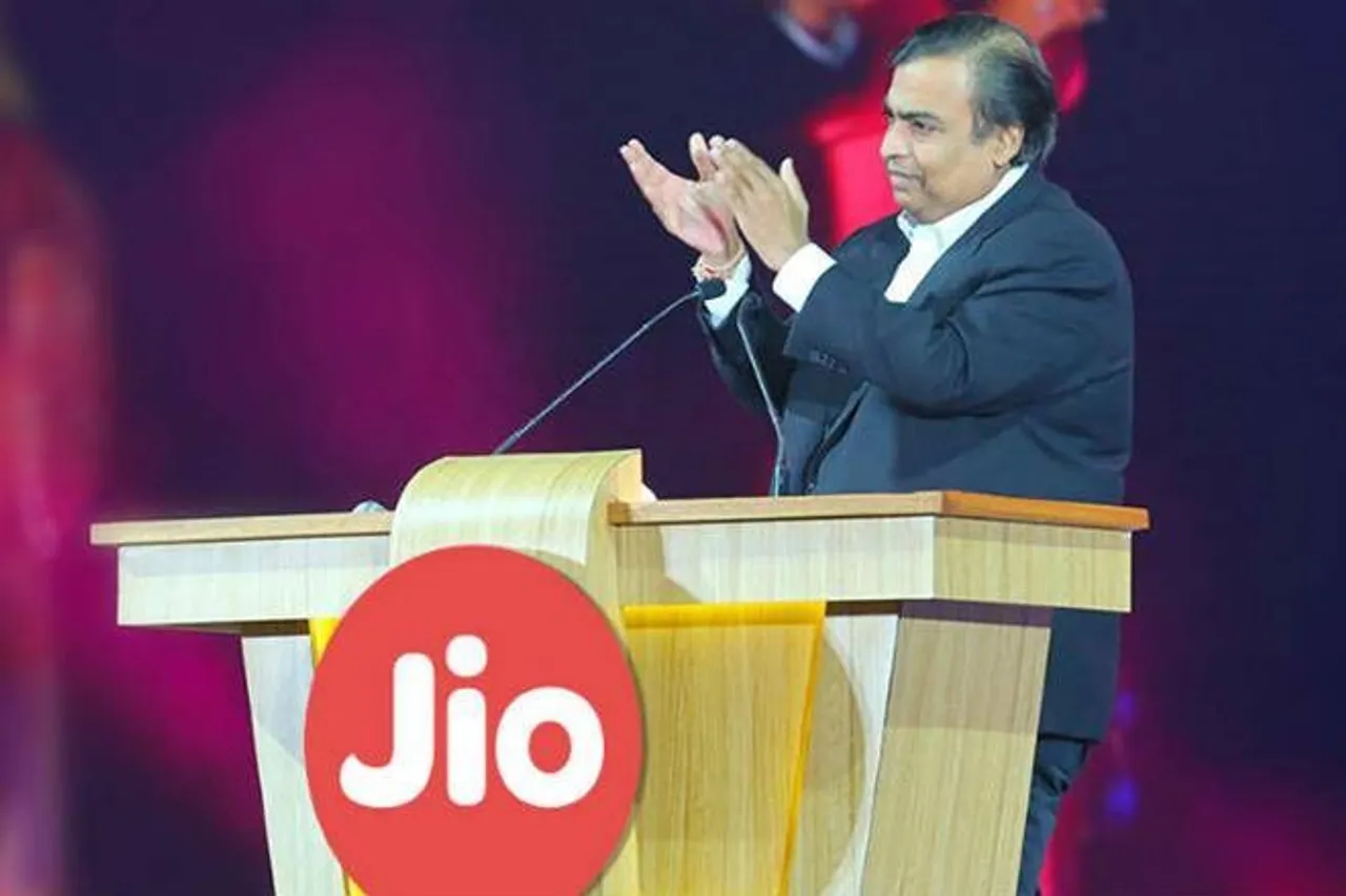 AGR बकाया: रिलायंस जियो को करना पड़ सकता है RCom के लिए भुगतान, सुप्रीम कोर्ट ने सुनवाई में कही बड़ी बात