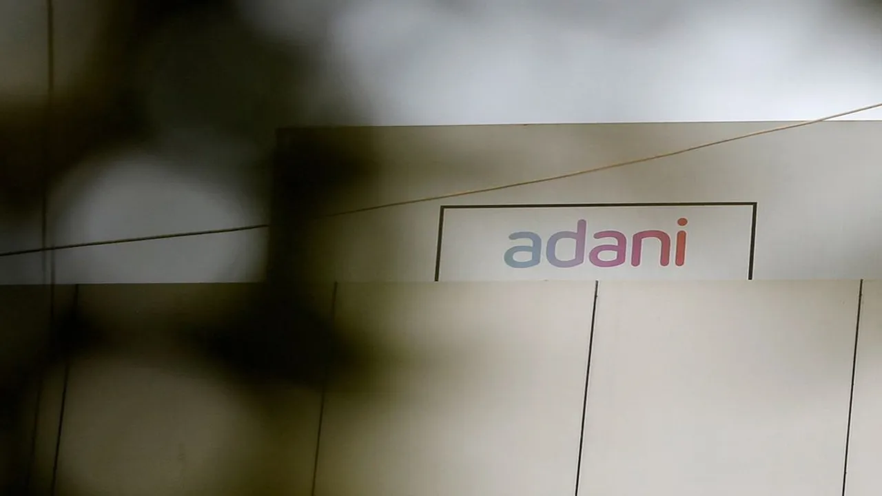 Hindenburg Research Report, Adani Group Growth Target, Adani Group Capex, Blooberg Report, अडानी ग्रुप रेवेन्यू टार्गेट, अडानी ग्रुप कैपेक्स, ब्लूमबर्ग रिपोर्ट, हिंडनबर्ग रिपोर्ट, Adani Group Growth Targets reduced