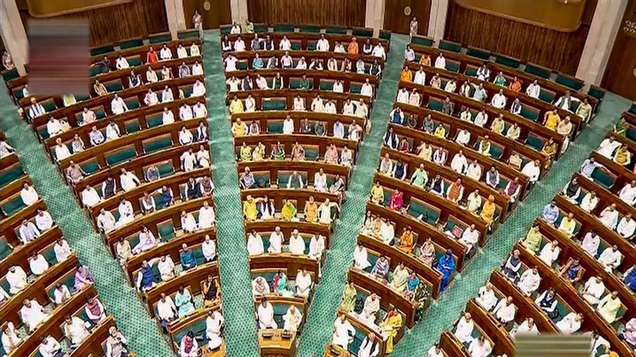 Womens Reservation Bill passed, Lok Sabha, Nari Shakti Vandan Adhiniyam, Narendra Modi, महिला आरक्षण बिल, महिला आरक्षण बिल लोकसभा में पास, 454 सांसदों ने किया समर्थन, विरोध में पड़े सिर्फ 2 वोट, मोदी सरकार, कांग्रेस, विपक्ष,