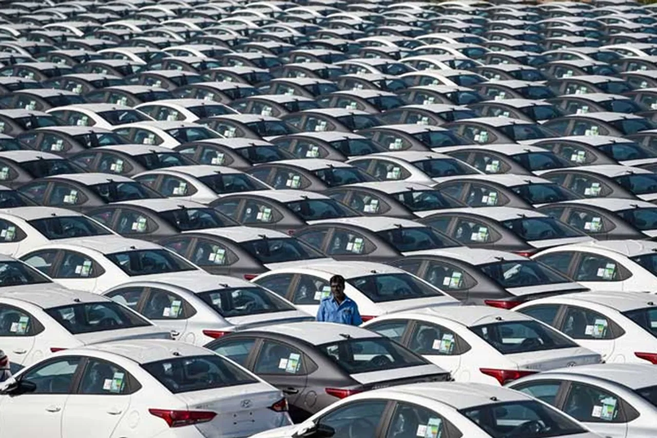 Passenger vehicle wholesale sales in India up 14 pc in October, SIAM