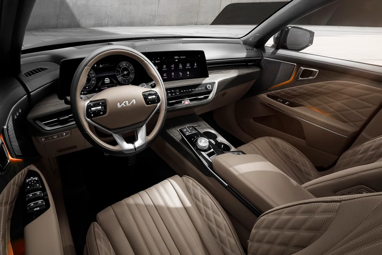 Kia K8 interior modernity and technology meet in a luxury sports sedan know here the details