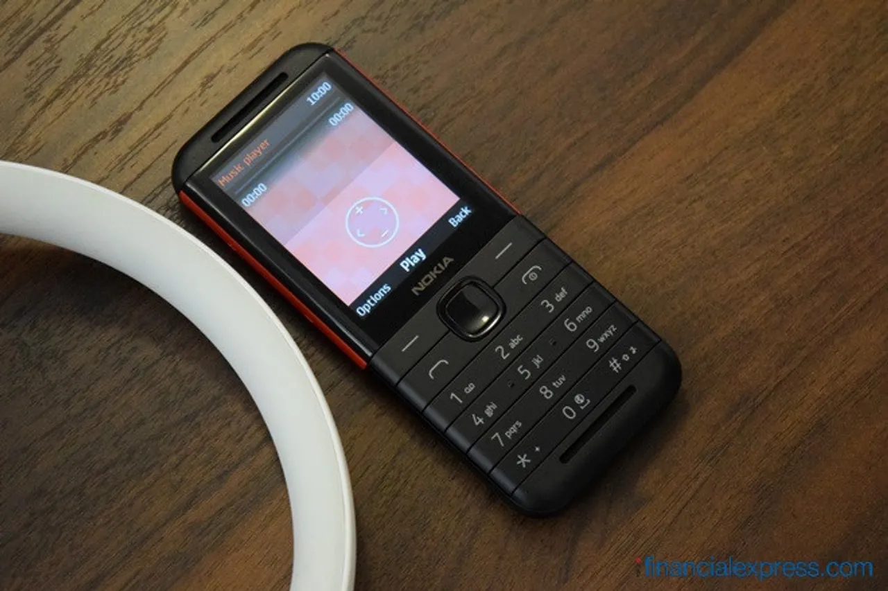 New Nokia 5310 Vs Old Nokia 5310: कितना बदला यह फीचर फोन, क्या मिला नया ?