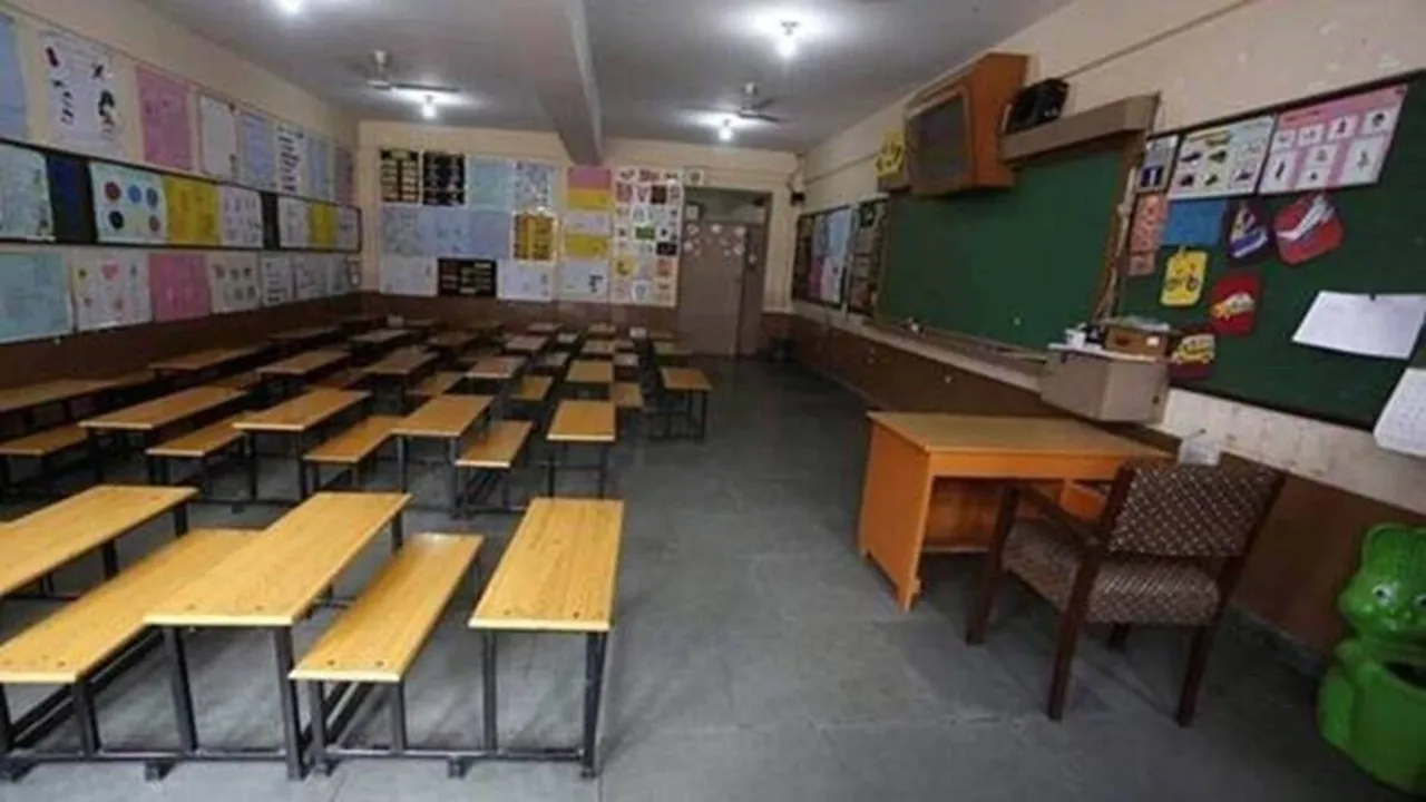 School Kids fell unconscious in Bulandshahr Uttar Pradesh