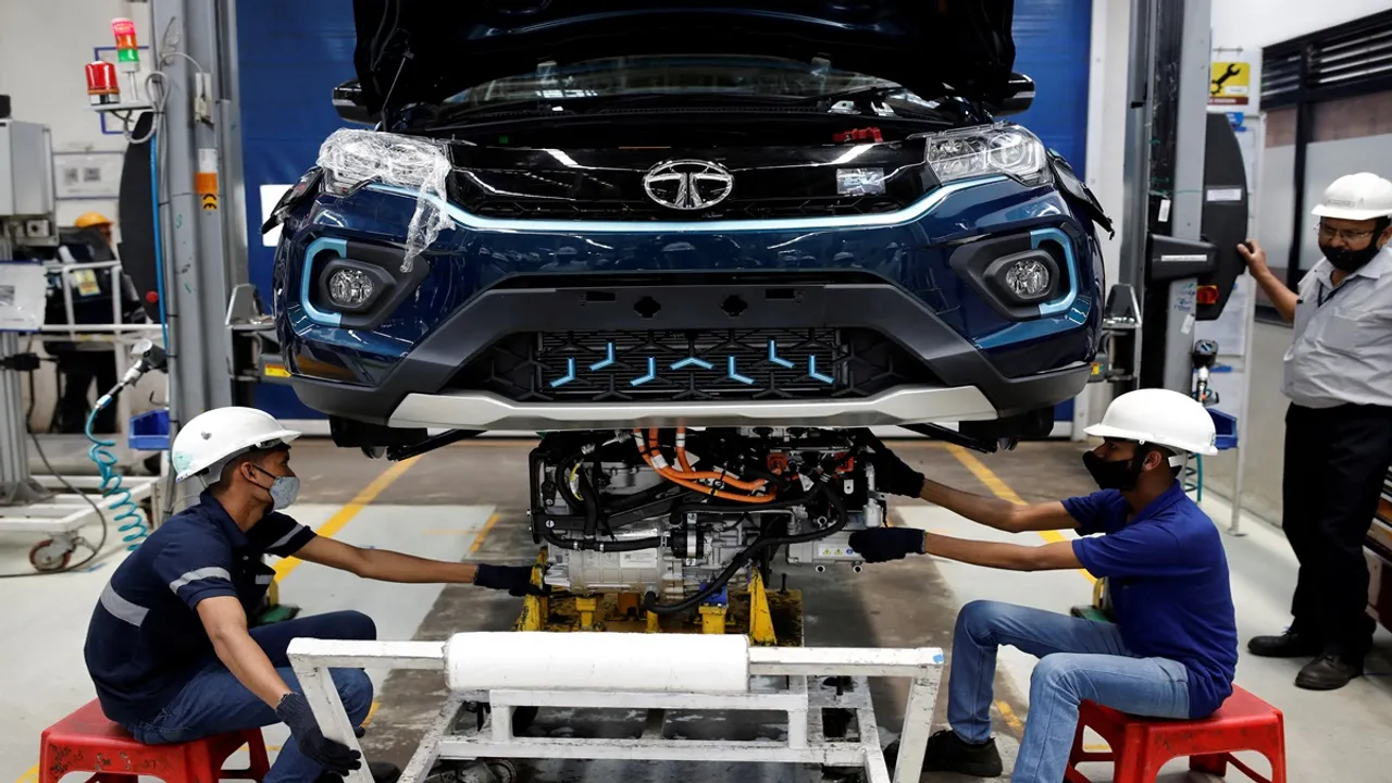 Tata Group, EV battery plant in UK, £4 billion investment, Rishi Sunak, INR 42,500 crore, टाटा समूह का ब्रिटेन में निवेश, टाटा ग्रुप का ईवी बैटरी प्लांट, ब्रिटेन में टाटा ग्रुप का भारी निवेश, यूरोप का सबसे बड़ा ईवी बैटरी प्लांट, JLR, जैगुआर लैंड रोवर
