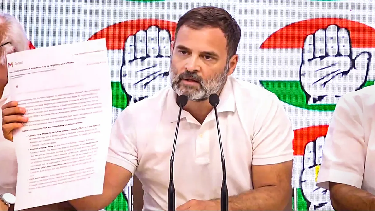 Apple, iPhone, Apple Threat Alert, Apple iphone attack alert, Rahul Gandhi, Opposition leaders, Akhilesh Yadav, Mahua Moitra, Shashi Tharoor, Raghav Chadha, Modi Govt targeting opposition, एप्पल, ऐपल, एपल, आईफोन, ऐपल की चेतावनी, एप्पल थ्रेट अलर्ट, एप्पल आईफोन अटैक अलर्ट, राहुल गांधी, अखिलेश यादव, महुआ मोइत्रा, शशि थरूर, राघव चड्ढा, मोदी सरकार के निशाने पर विपक्ष, विपक्ष की जासूसी