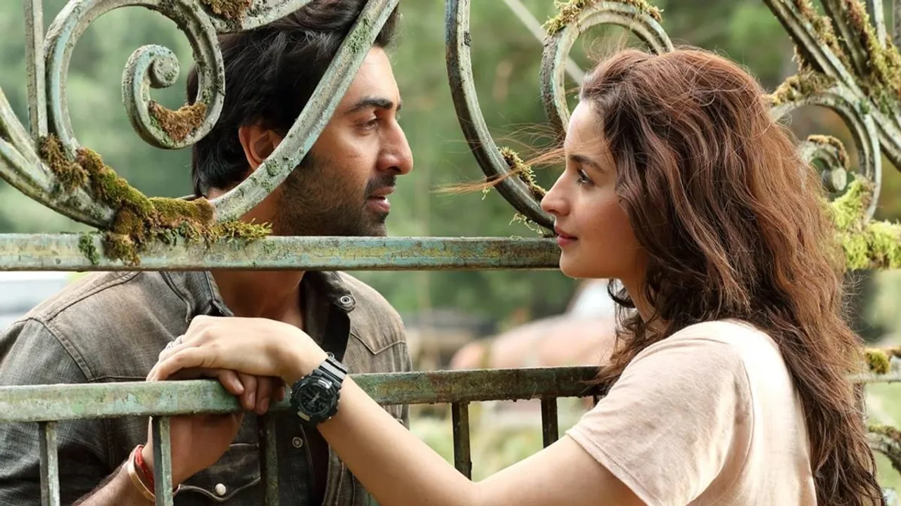 Brahmastra Bumper Opening Record Breaking: बॉलीवुड ने चला 'ब्रह्मास्त्र', पहले ही दिन 37 करोड़ बिजनेस, वीकेंड में टूटेंगे कई रिकॉर्ड