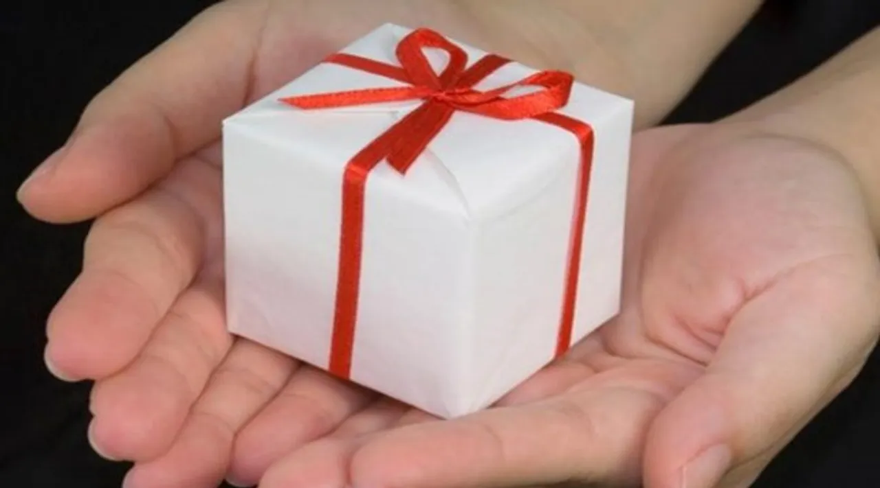 Valentine’s Day offers: Flipkart, Amazon, Samsung, Garmin and Puresight Systems announce discounts