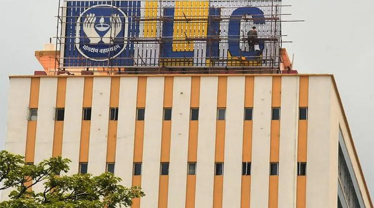 Russia-Ukraine War Impact: LIC IPO में हो सकती है देरी, वित्त मंत्री ने कहा, जरूरत पड़ी तो टाइमलाइन पर दोबारा विचार के लिए तैयार