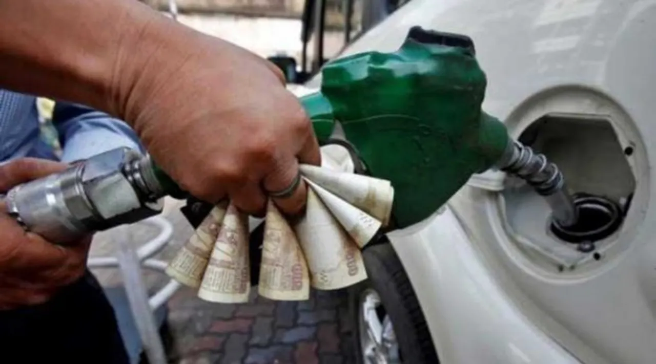 Petrol Diesel Price Hike: क्या 22 से 25 रुपये तक बढ़ सकते हैं पेट्रोल-डीज़ल के दाम? रिसर्च एजेंसियां क्यों लगा रही हैं ऐसे अनुमान?