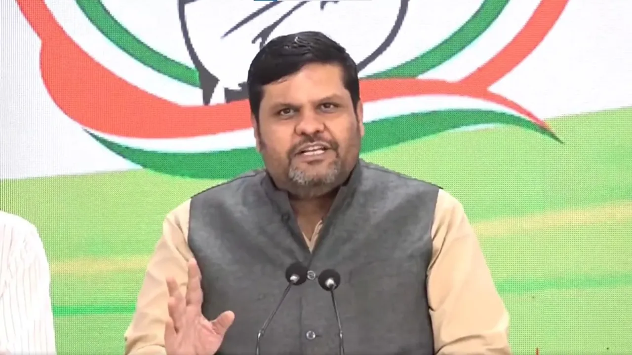 Petrol diesel prices, international crude prices reduced, Congress Blames Modi Govt, Gourav Vallabh, पेट्रोल डीजल के दाम, अंतरराष्ट्रीय बाजार में कच्चे तेल के भाव, कांग्रेस, बीजेपी, गौरव वल्लभ, मोदी सरकार पर कांग्रेस का आरोप