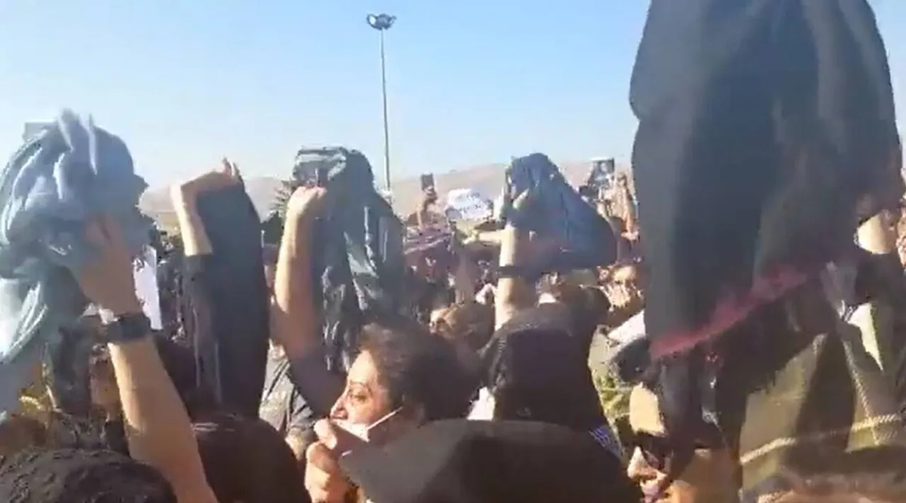 iran protest women take off hijab