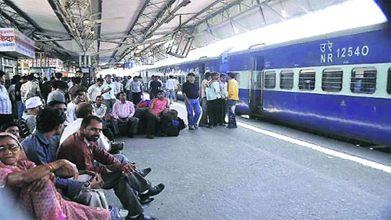 Senior Citizens Railway concession, Railways earns Rs 2,242 crore extra, Modi Government Suspended Senior Citizens Railway concession, भारतीय रेल, मोदी सरकार, बुजुर्गों का रेलवे कंसेशन, बुजुर्गों से अतिरिक्त कमाई, आरटीआई से खुलासा, reveals RTI