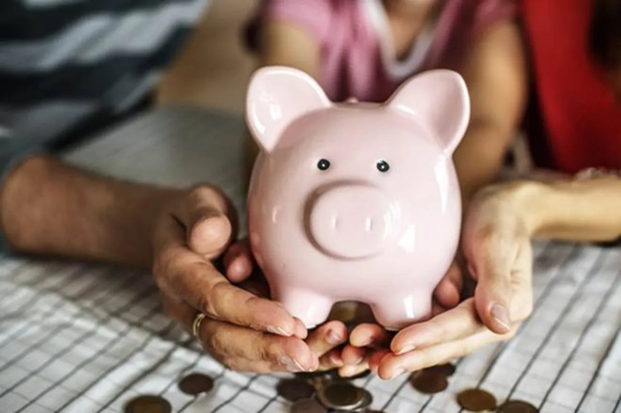 SBI में नाबालिग बच्चे का ऐसे खुलवाएं अकाउंट; चेकबुक, डेबिट कार्ड के साथ मिलेंगी ये सुविधाएं