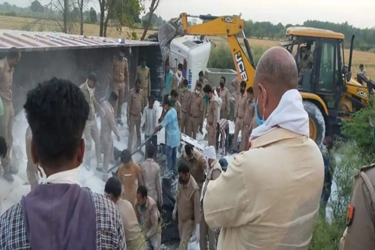 major accident in auraiya uttar pradesh two trucks collide 24 migrant labourers dead