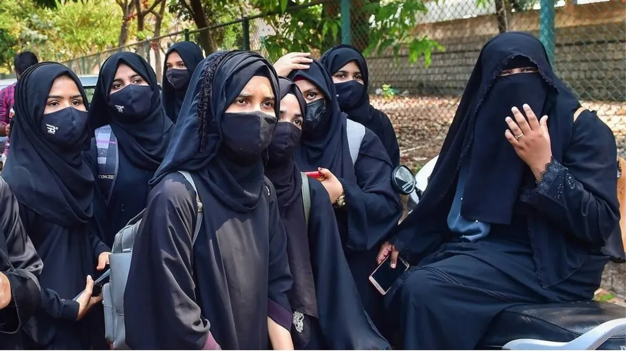 SC on Hijab Row: हिजाब बैन पर सुप्रीम कोर्ट के दो जजों में मतभेद, अब बड़ी बेंच करेगी मामले की सुनवाई