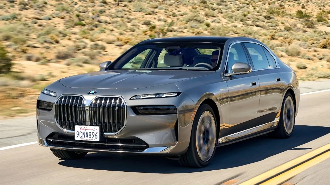 2023-BMW-i7-7-Series