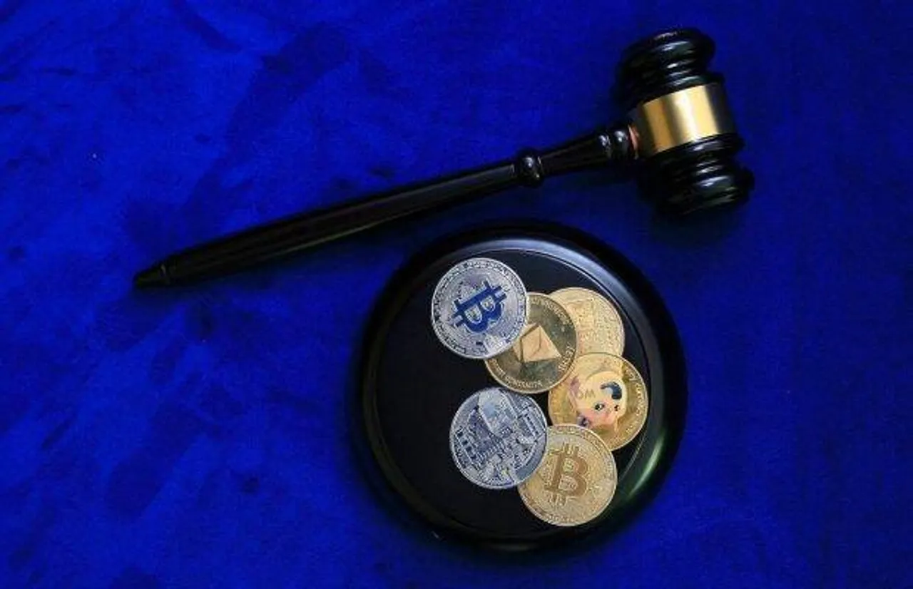 Cryptocurrency Regulation: प्राइवेट क्रिप्टोकरेंसी पर बैन की खबर से एक्सचेंजों में हड़कंप, निवेशकों में धड़ाधड़ बिकवाली की होड़