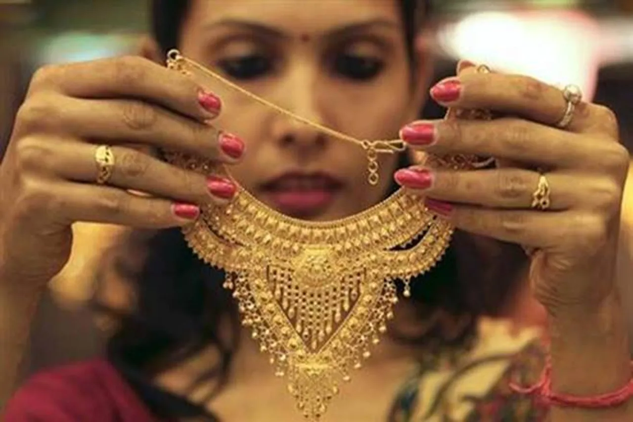 Gold Investment: गिरावट के बाद तेजी से बढ़ सकते हैं गोल्ड के दाम, क्या यह खरीदारी का सही वक्त है?