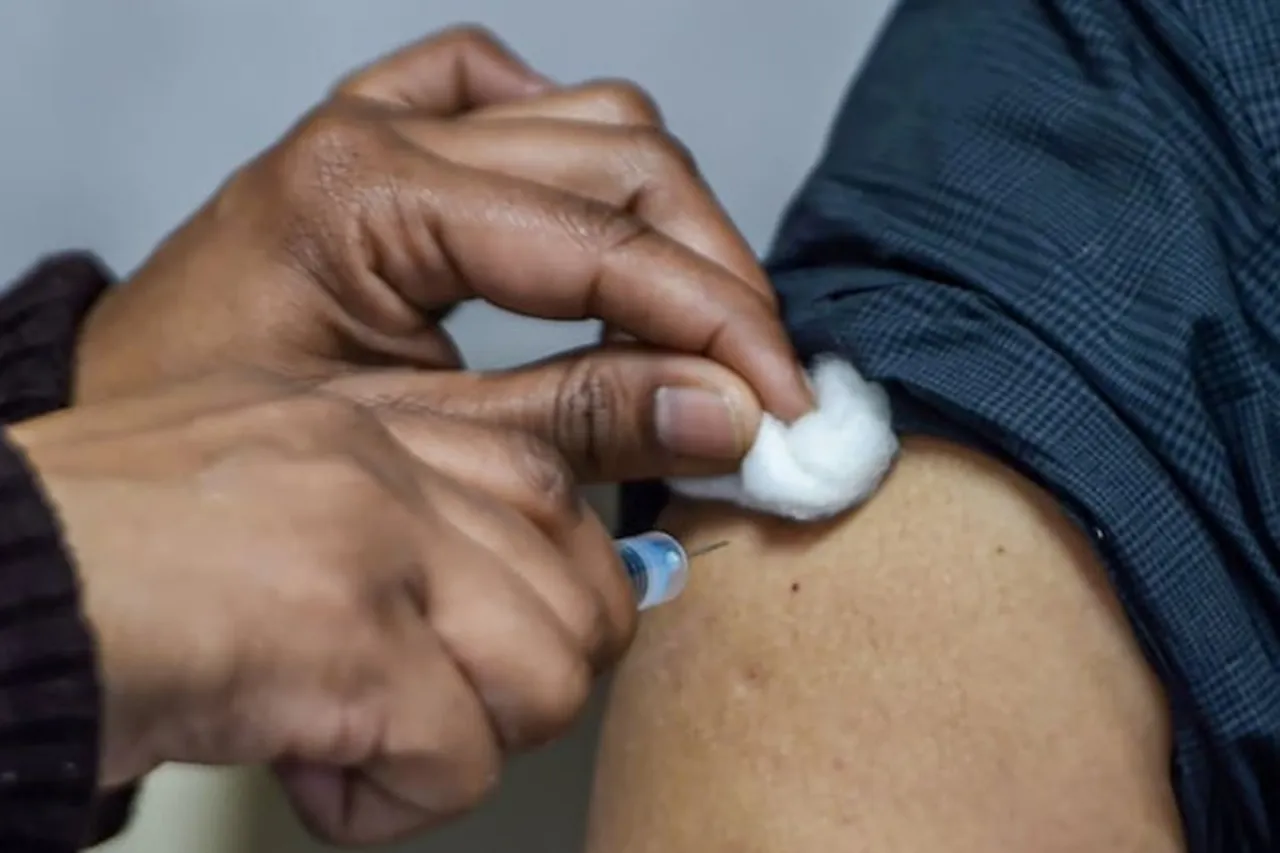 Covid19 Vaccination india, 381305 beneficiaries received COVID vaccine so far, 580 adverse events reported, Health ministry