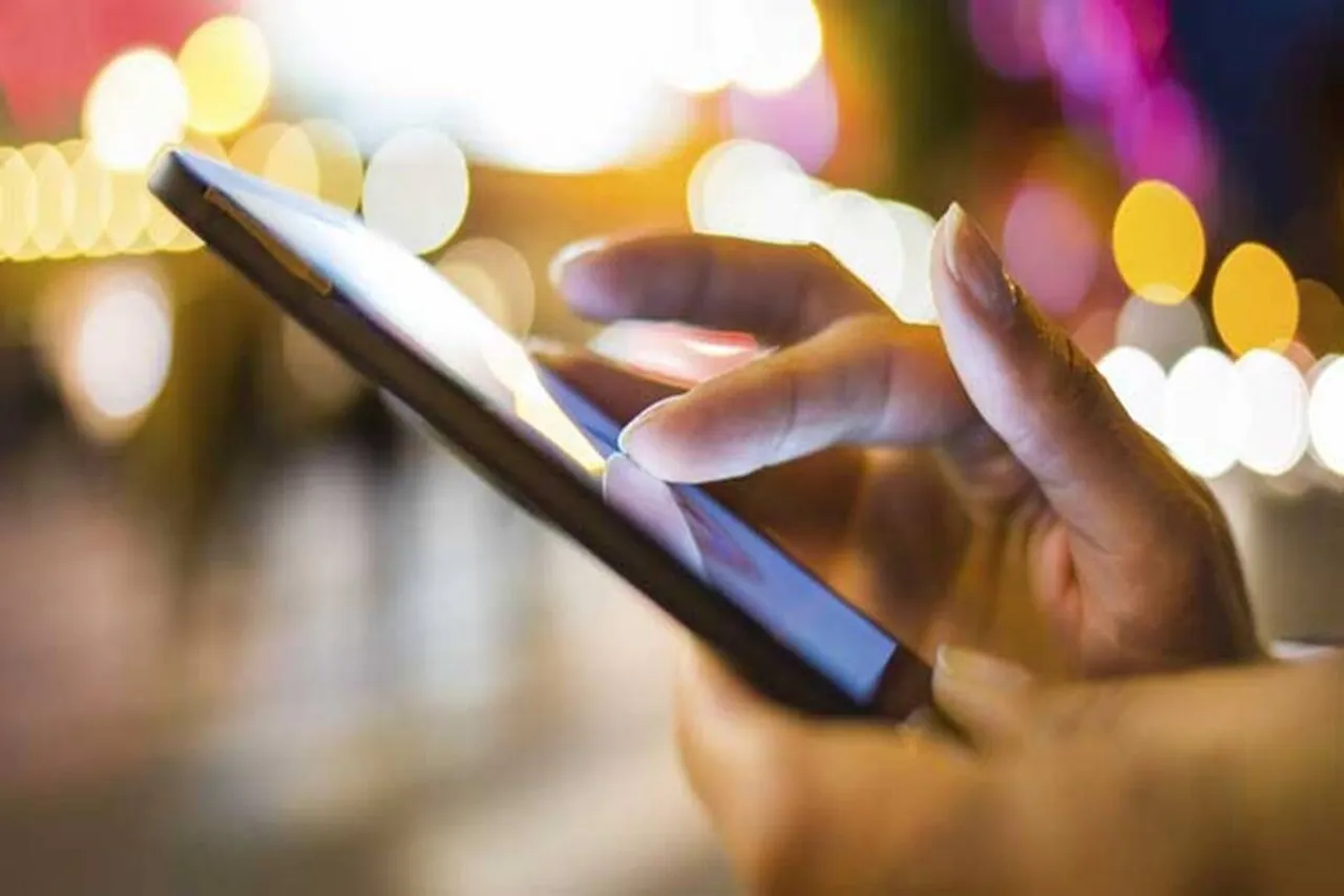 indian smartphone market fells 13 percent in second quarter due to covid-19 second wave