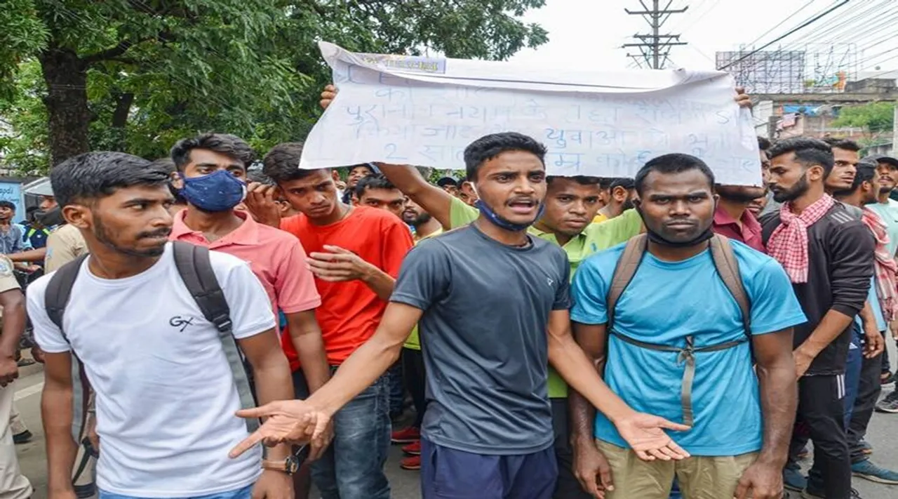 agnipath scheme massive protest for agniveer scheme opposition leader rahul gandhi priyanka gandhi slams modi government protesters attack bihar state bjp chief