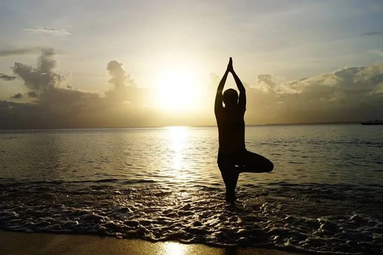 International Yoga Day: कमाई भी करा रहा है योग, पॉपुलर हो रहे हैं इससे जुड़े बिजनेस