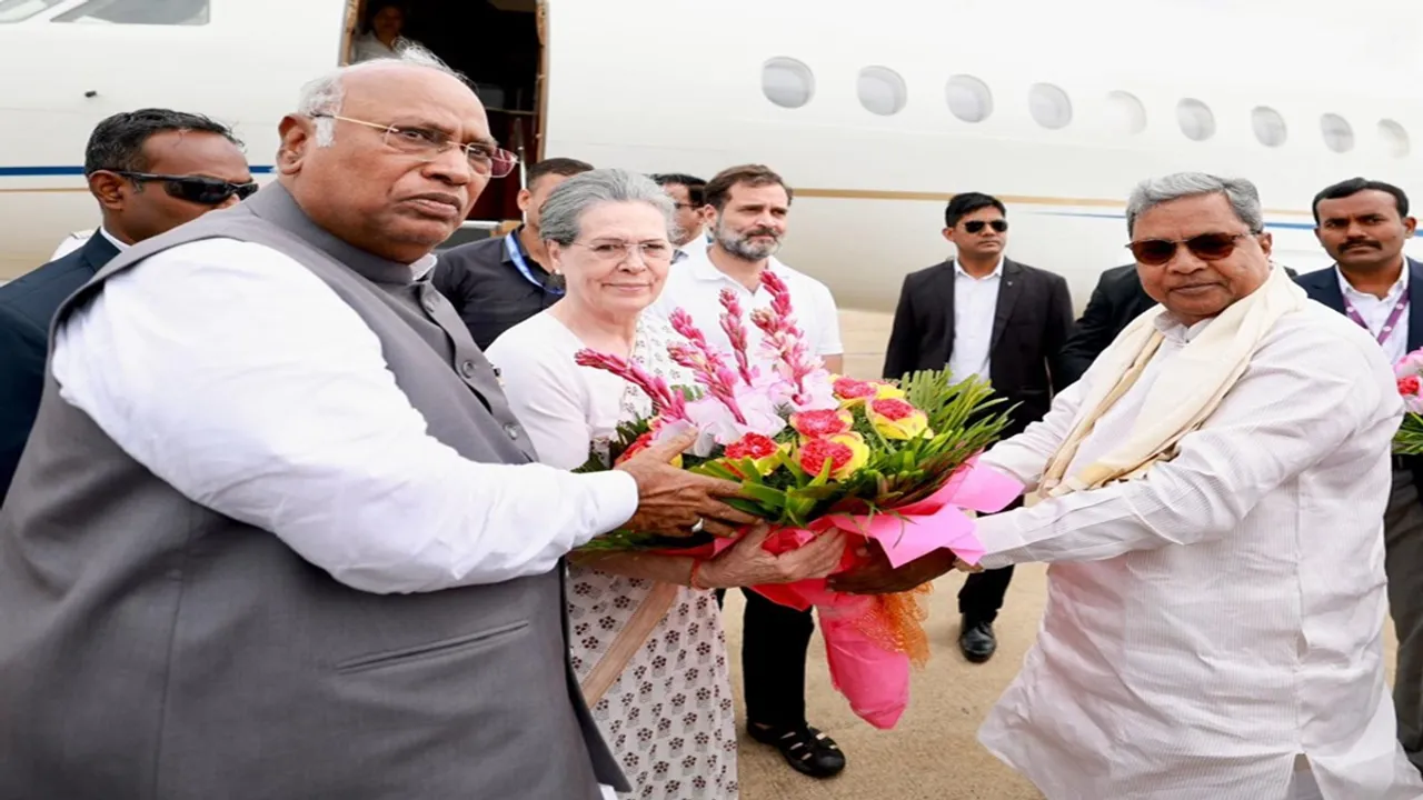Sonia Gandhi, Rahul Gandhi, Mallikarjun Kharge, Bengaluru, Opposition Meeting, NDA, UPA, सोनिया गांधी, राहुल गांधी, मल्लिकार्जुन खरगे, बेंगलुरु, एनडीए, यूपीए