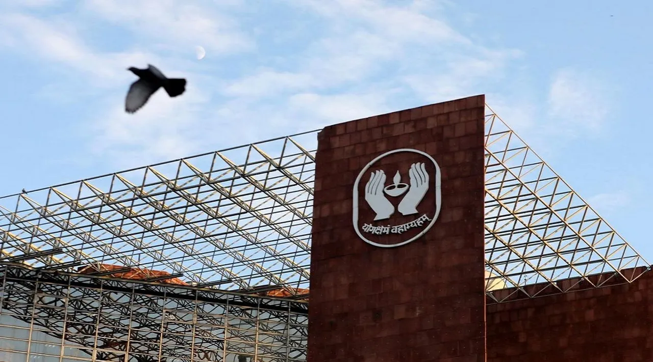 LIC Q1 profit jumps multifold to Rs 682.89 crore