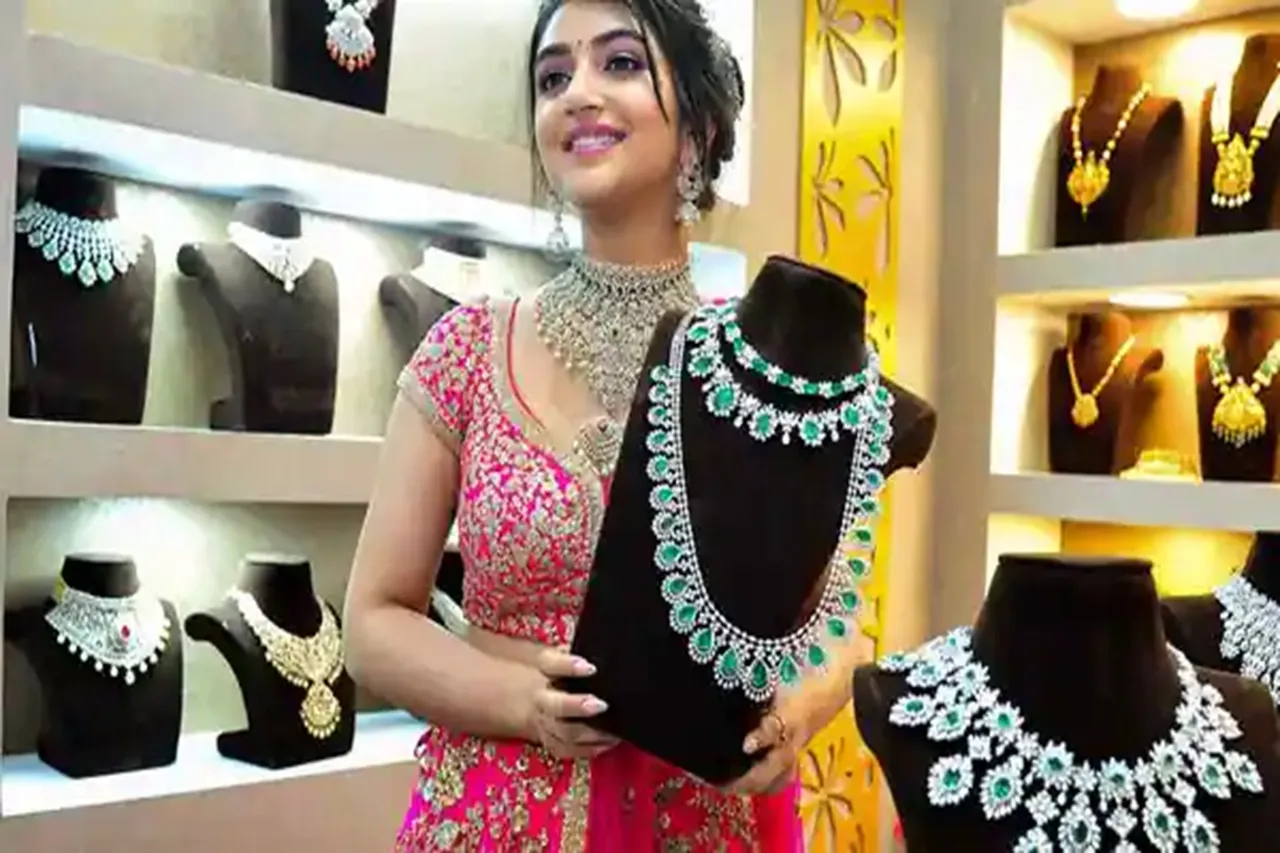 invest on gold on this akshaya tritiya 2021 and get huge returns in one year