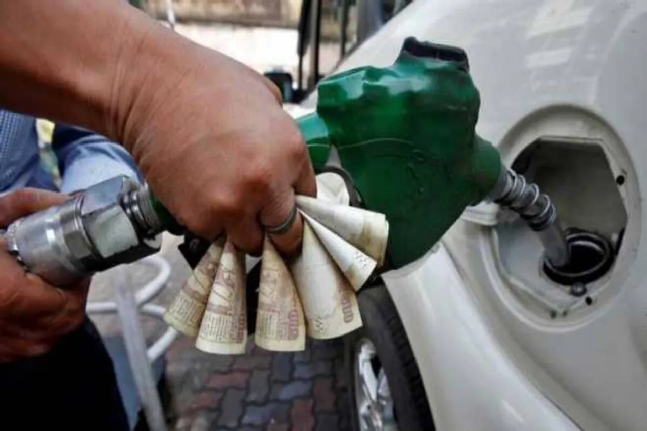 Petrol-Diesel Price Today October 2: पेट्रोल-डीजल के दाम में आज और तेजी, जानिए नौ दिनों में सात बार बढ़ चुके तेल के दाम का नया शिखर