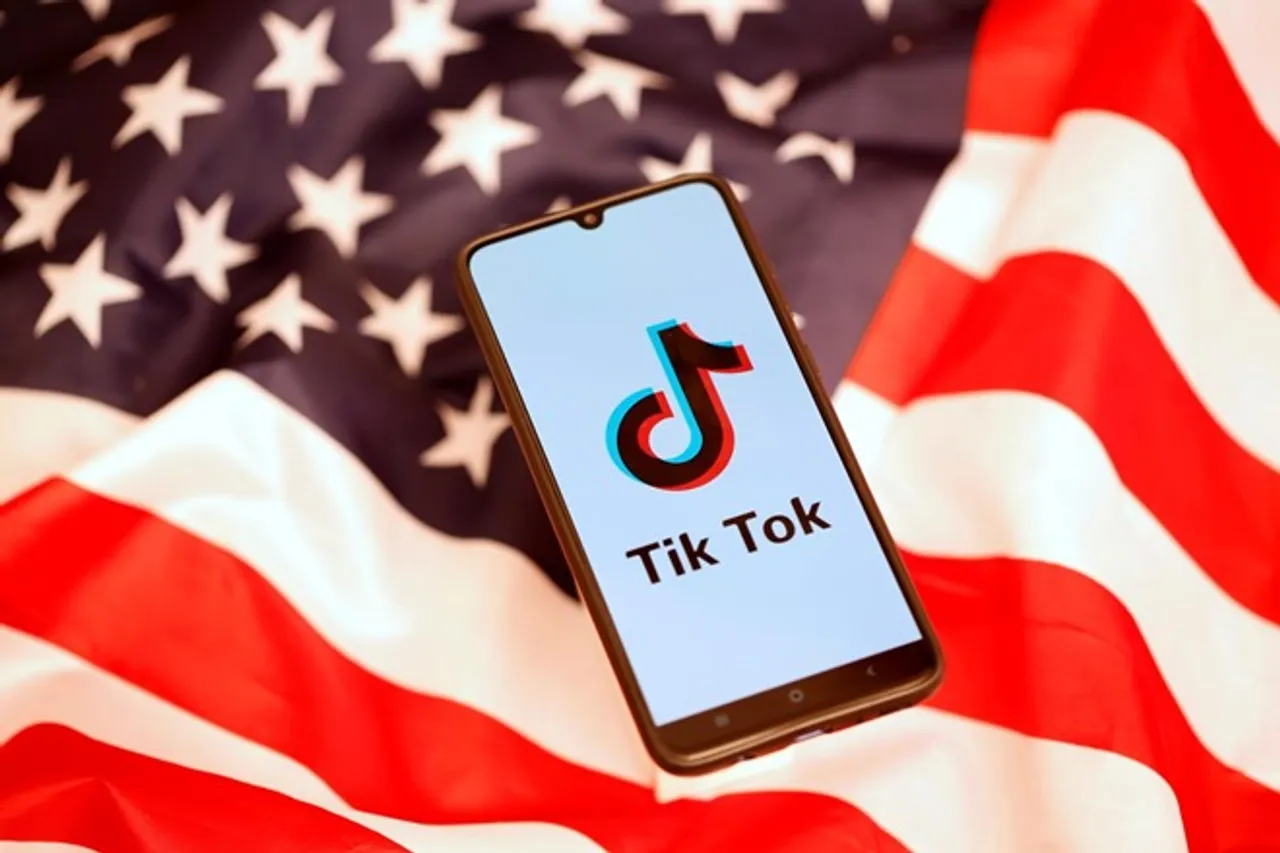 American President donald Trump signs executive orders banning TikTok, Wechat