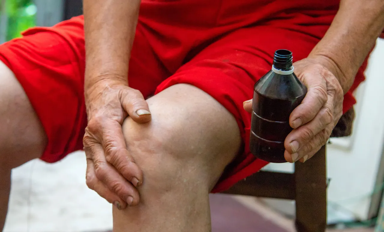 grandmother-treats-her-knees-smears-the-medicine-2025-11-21-22-54-06-utc