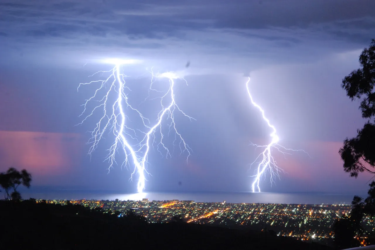 Kalbaisakhi storm hits Odisha, causes widespread damage & injuries