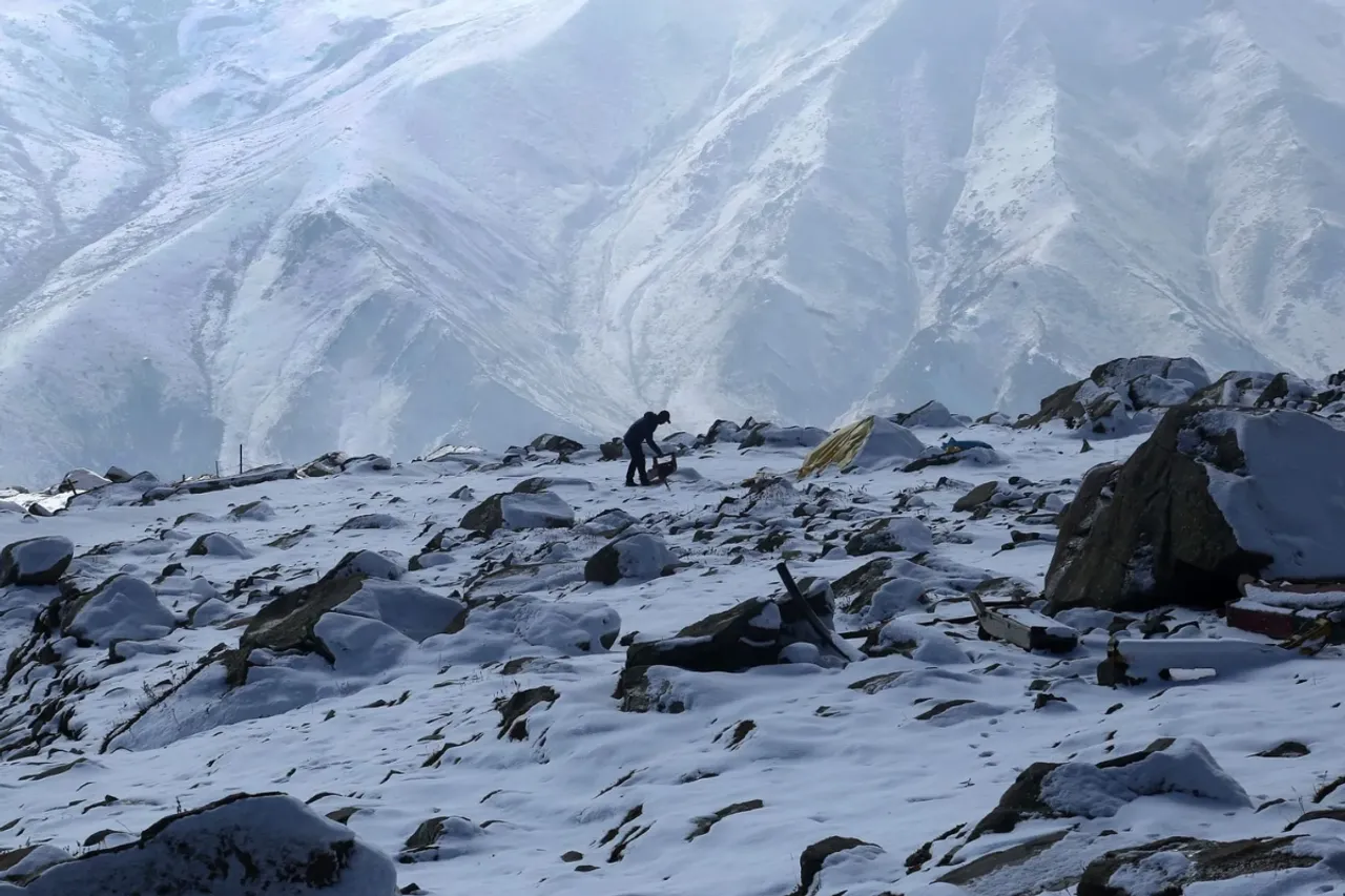 What caused unseasonal snowfall in Kargil?