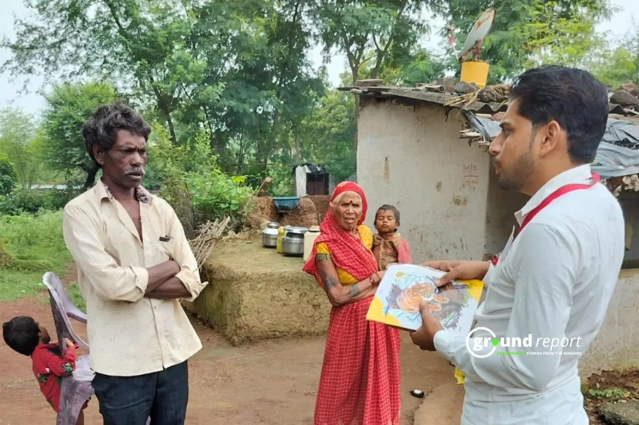 Janseva Mitra in Madhya Pradesh Protesting for their employment