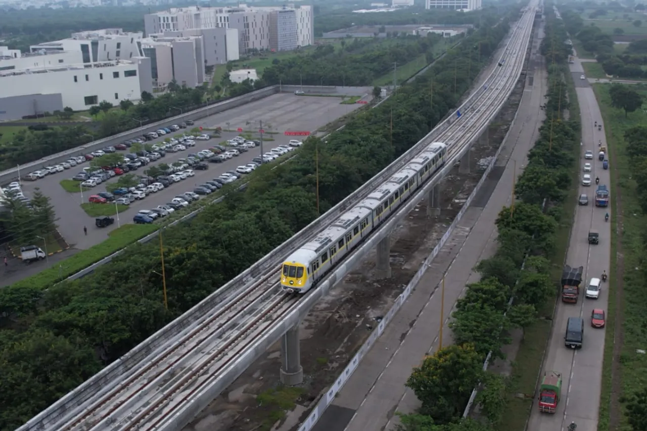 Indore Metro train arriving at Gandhi Nagar station