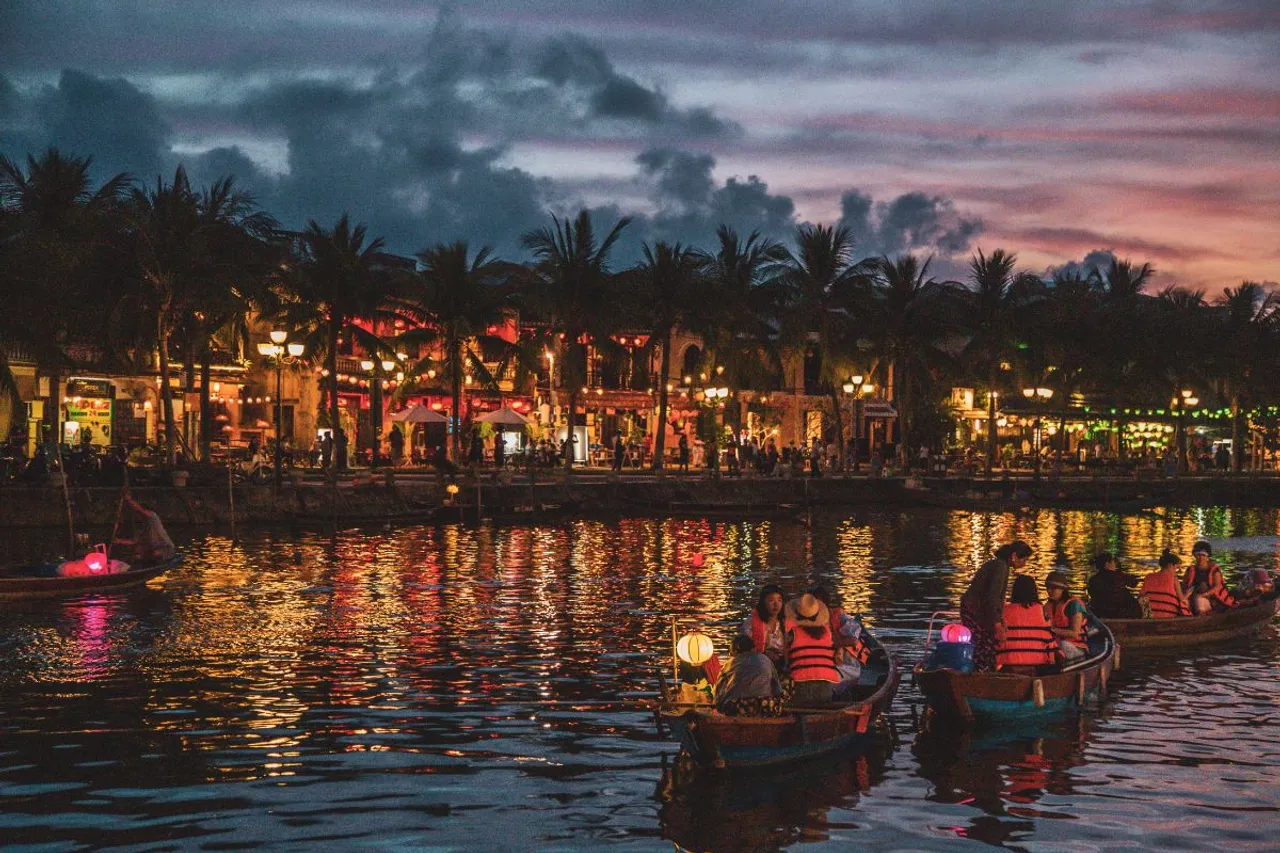Exploring Vietnam’s Central Treasures in 5 Days – A Complete Tour Experience